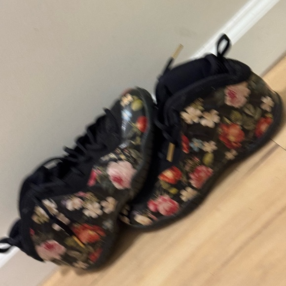Nike Kids Floral Black Multicolor Sneakers - Picture 3 of 3